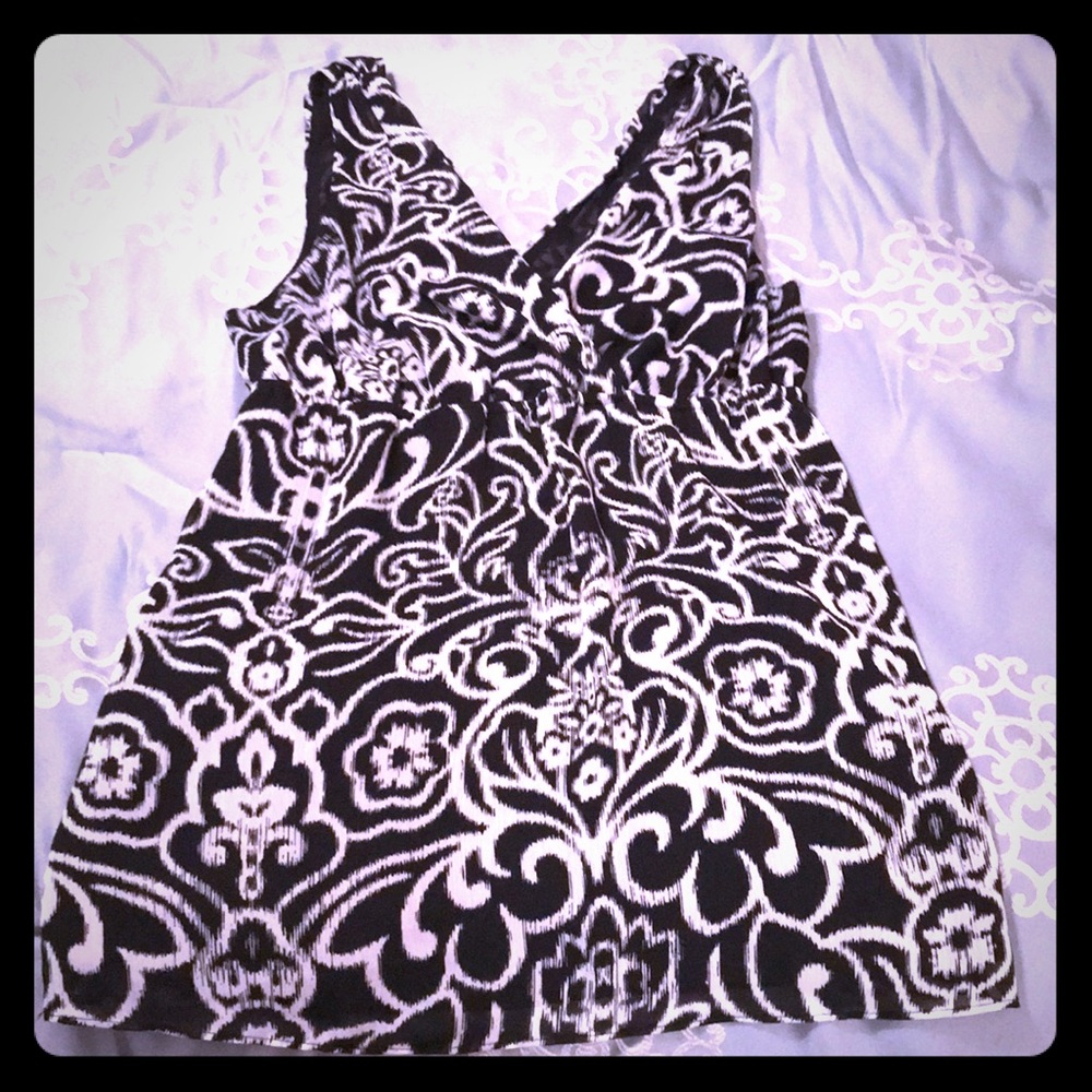 Black and white v neck blouse